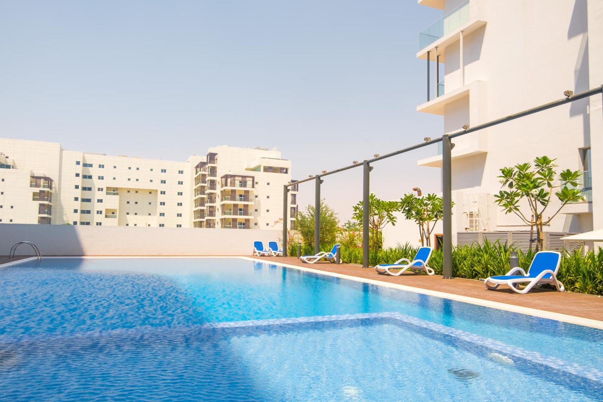 Poolside Charm Apartman Abu Dzabi Kültér fotó