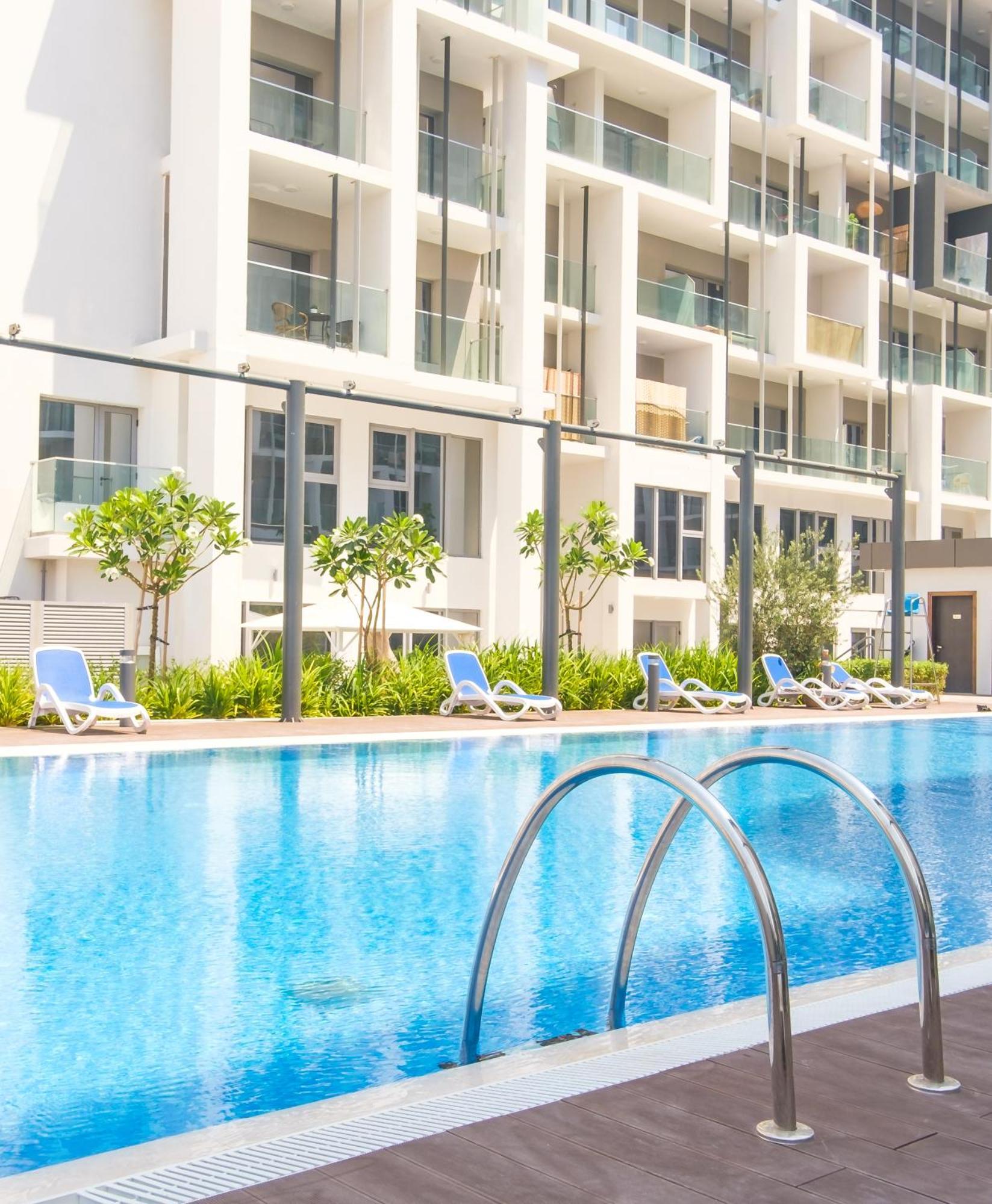 Poolside Charm Apartman Abu Dzabi Kültér fotó